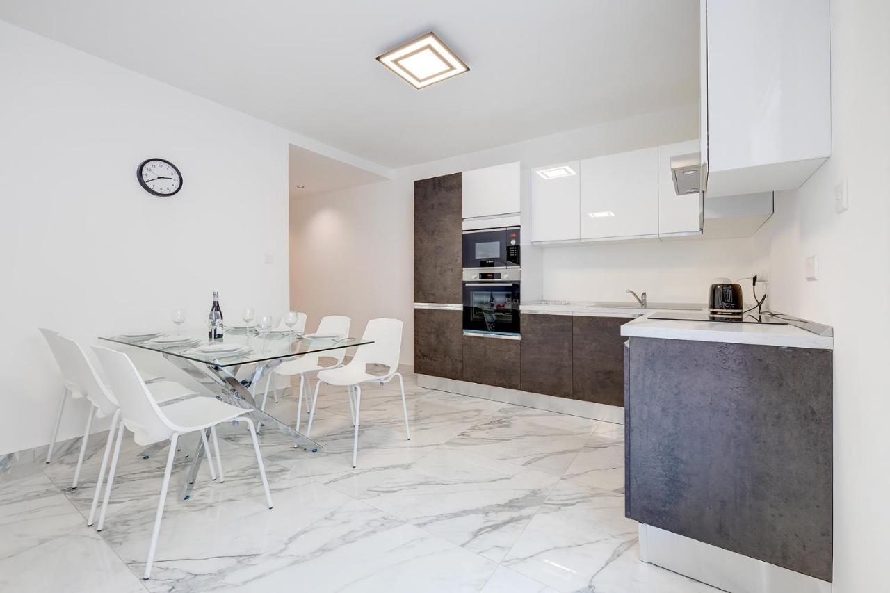 Cosy Apartment Steps To St George'S Bay Saint Julian's Екстериор снимка